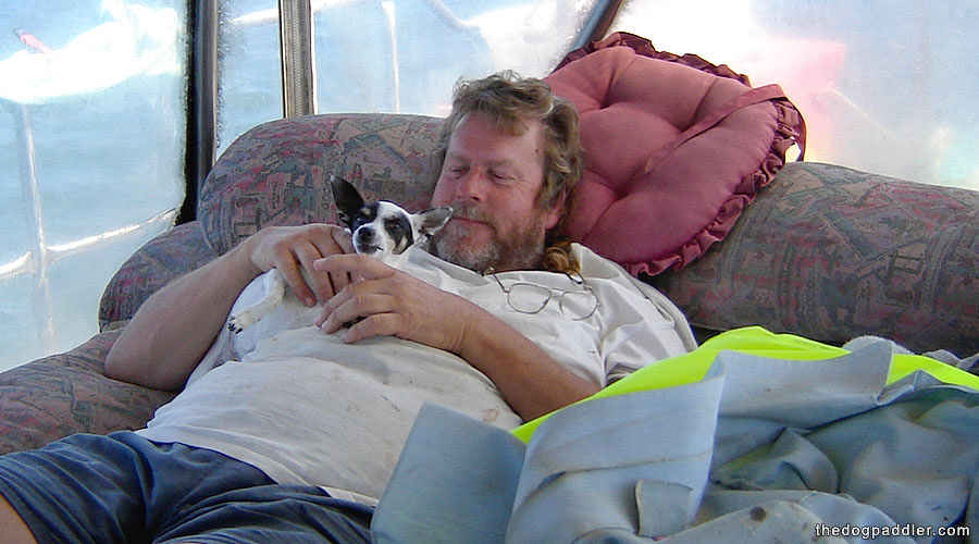 081111_RodneyPenny_resting_oncushions_900x500_opt8ADV.jpg