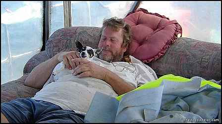 081111_RodneyPenny_resting_oncushions_900x500_opt8ADV.jpg