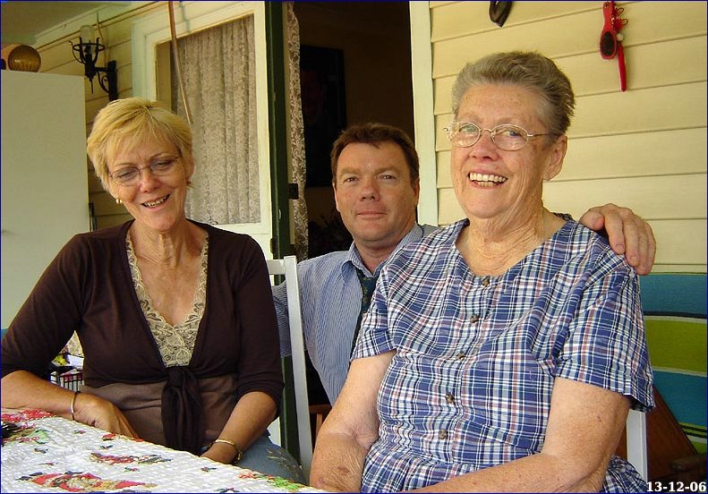 18_Sister_Shon_Mum.jpg